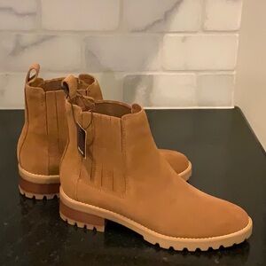 Dolce Vita Chelsea Boots - Fraya H20- Size 8